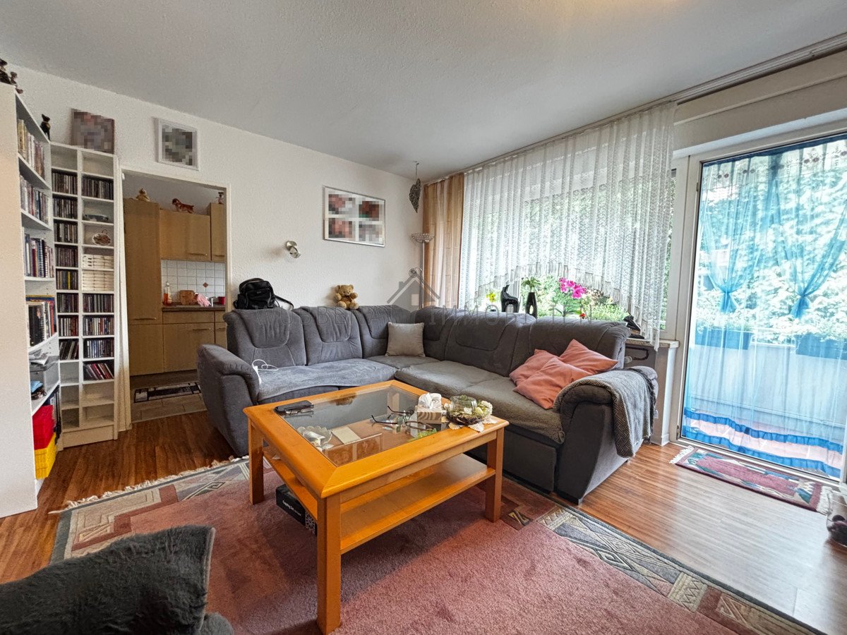 Whg. 1.OG. links - Wohnzimmer mit Zugang Balkon