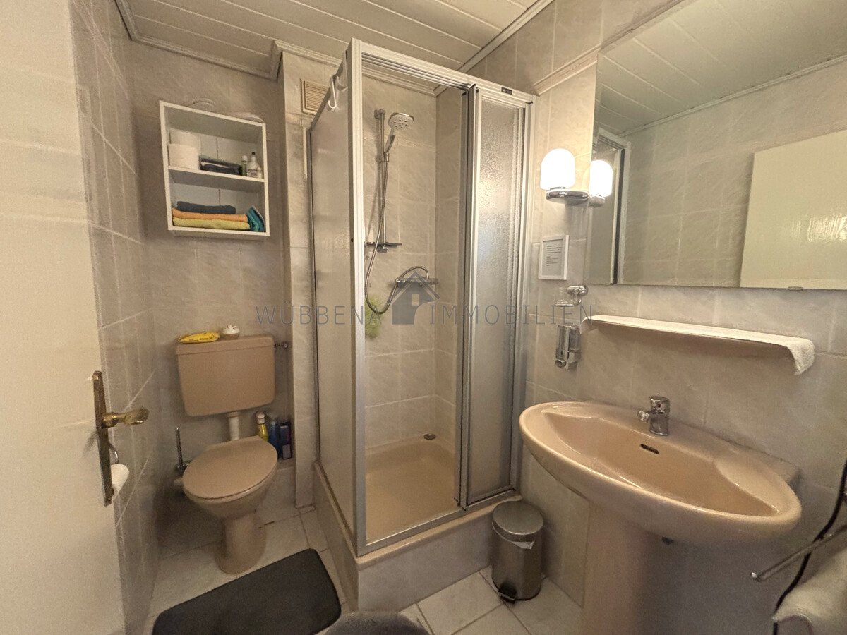 1.OG. links Badezimmer mit Dusche