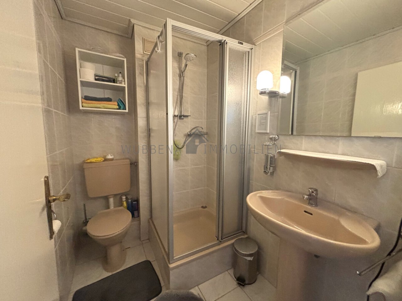 1.OG. links Badezimmer mit Dusche