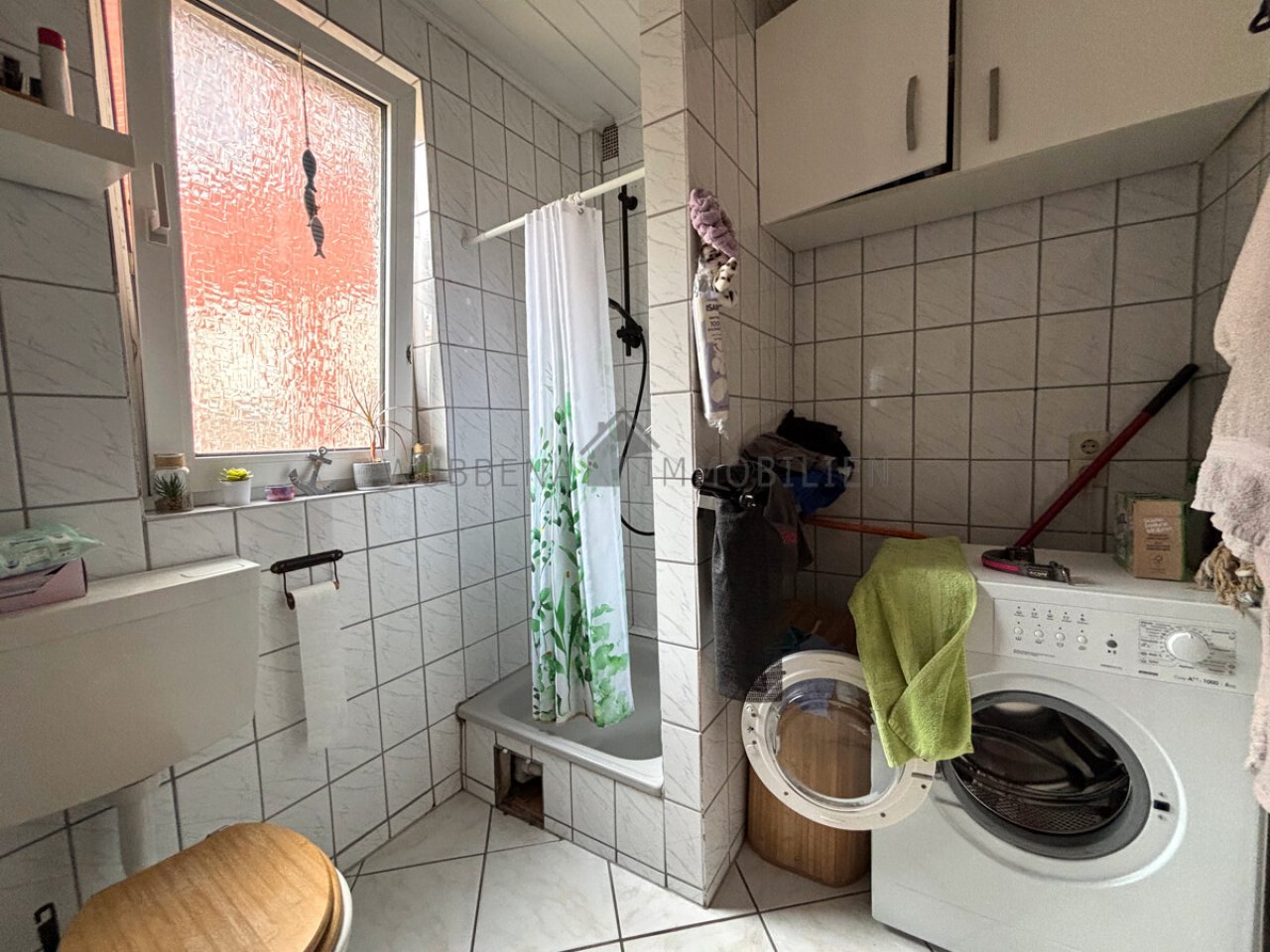 1. OG Badezimmer mit Dusche