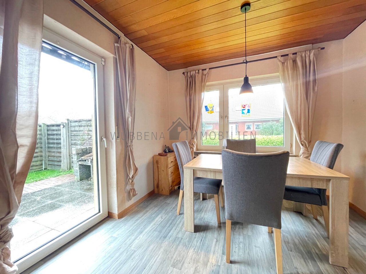 Esszimmer mit Zugang Terrasse