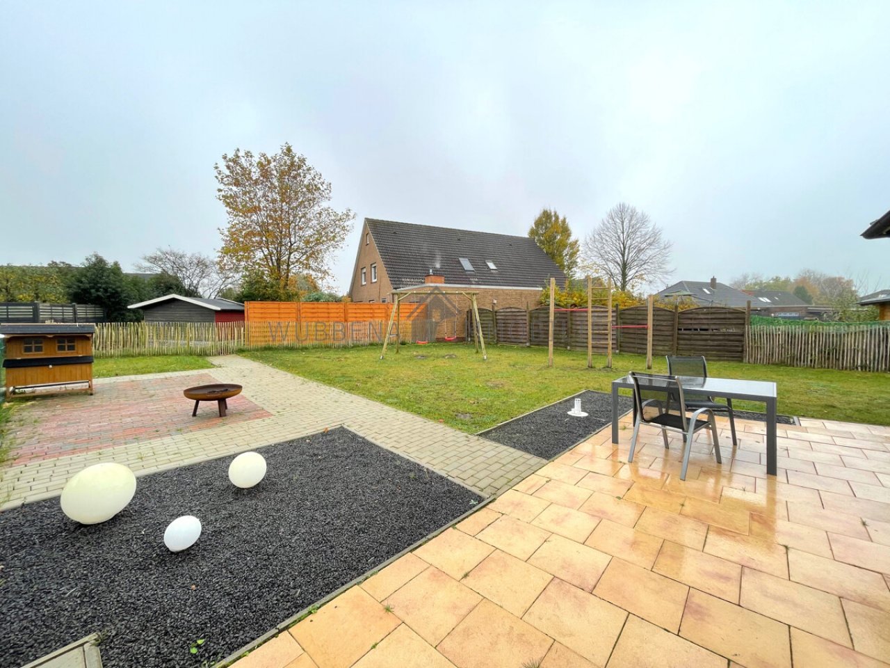 Großer Garten mit Terrasse Großer Garten mit Terrasse