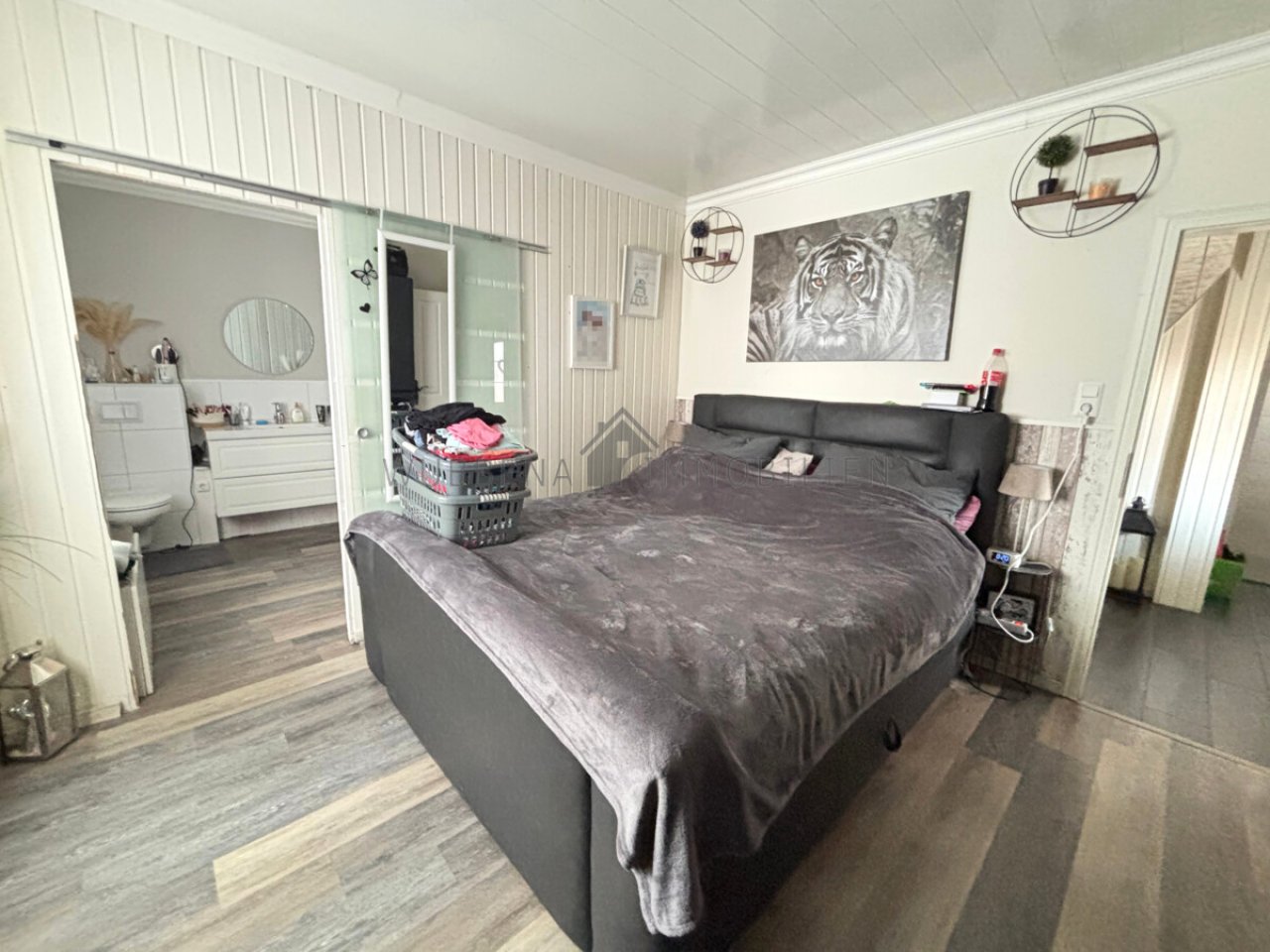 Elternschlafzimmer mit Bad en Suite Elternschlafzimmer mit Bad en Suite