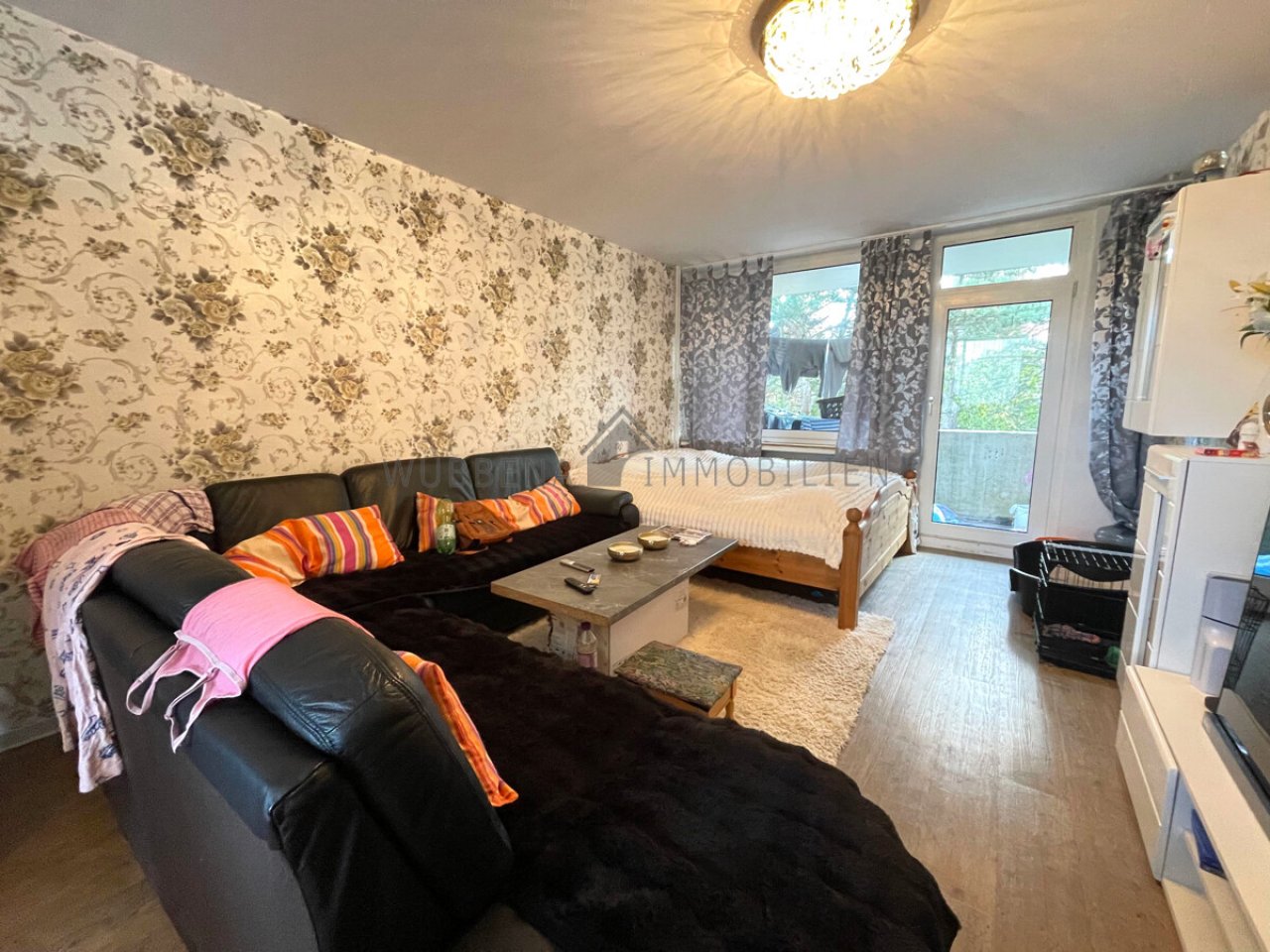 Wohnzimmer mit Zugang Balkon