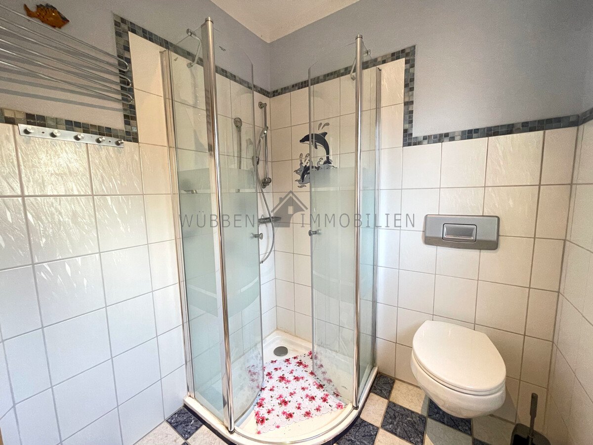 Tageslichtbad mit Dusche im EG Tageslichtbad mit Dusche im EG