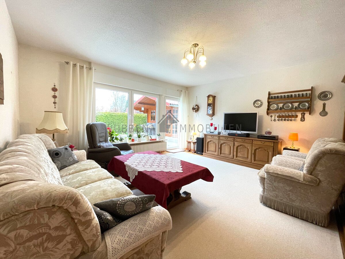 Wohnzimmer mit Zugang Terrasse