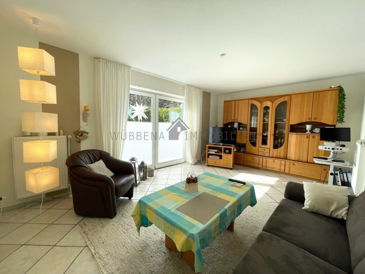 Großes Wohnzimmer mit Zugang zur 2. Terrasse