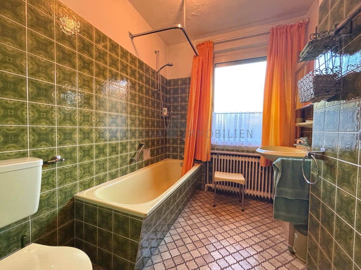 Badezimmer mit Badewanne