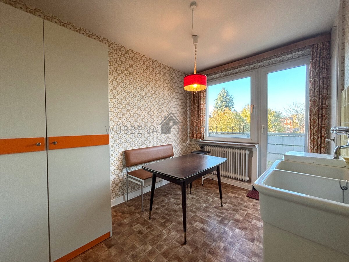 Küche mit Zugang Balkon OG