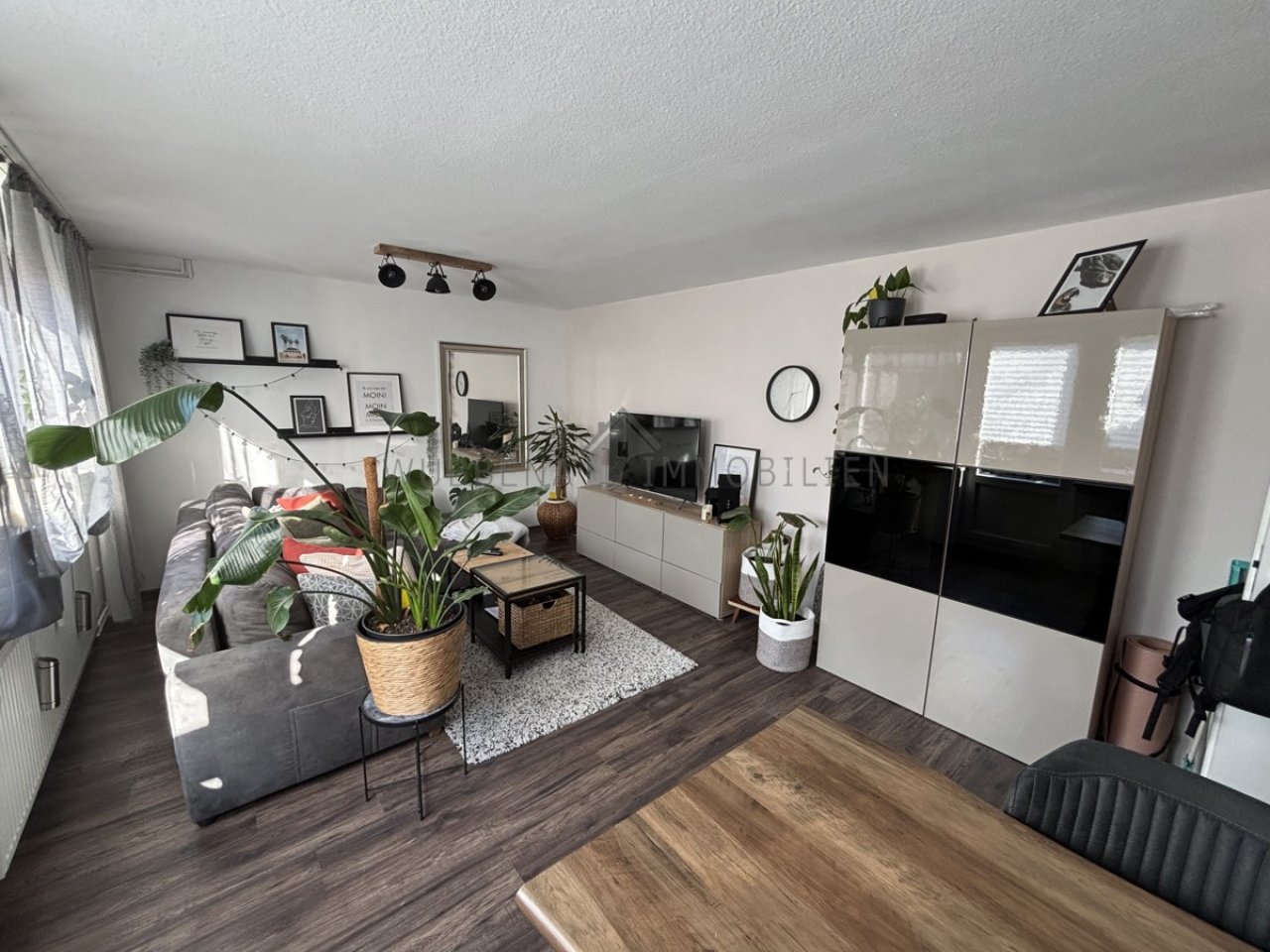 WHG. DG rechts Wohnzimmer mit Zugang Dachterrasse