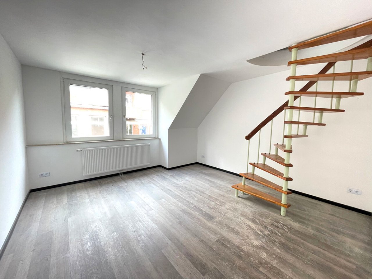 Haus 2 Kinderzimmer mit Zugang zum ausgebautem Dachboden Haus 2 Kinderzimmer mit Zugang zum ausgebautem Dachboden