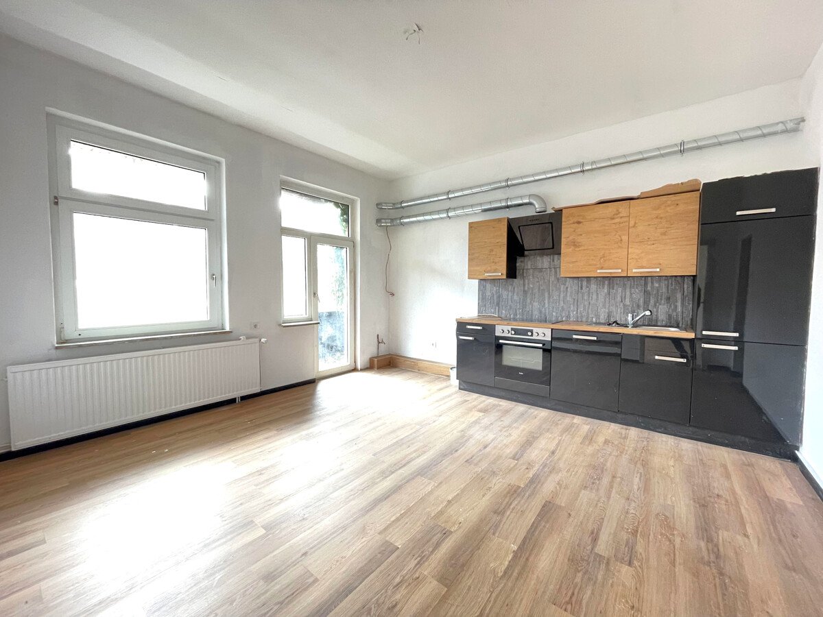 Küche mit Einbauküche und Zugang Balkon Küche mit Einbauküche und Zugang Balkon