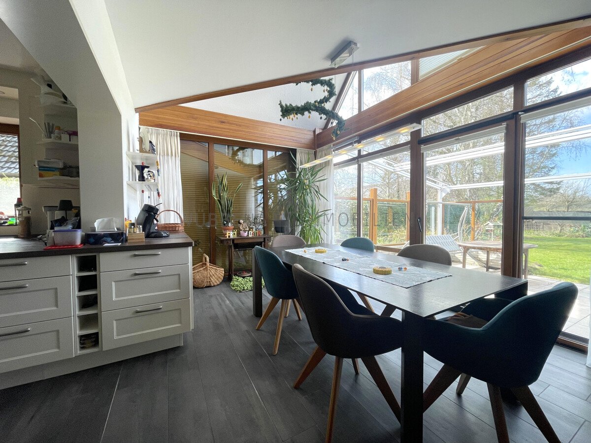 Gemütlicher Essbereich mit Blick in den Garten Gemütlicher Essbereich mit Blick in den Garten