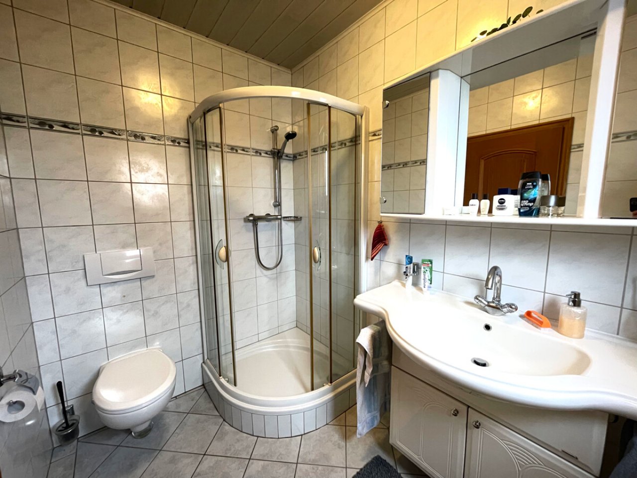 Tageslichtbad mit Dusche Tageslichtbad mit Dusche