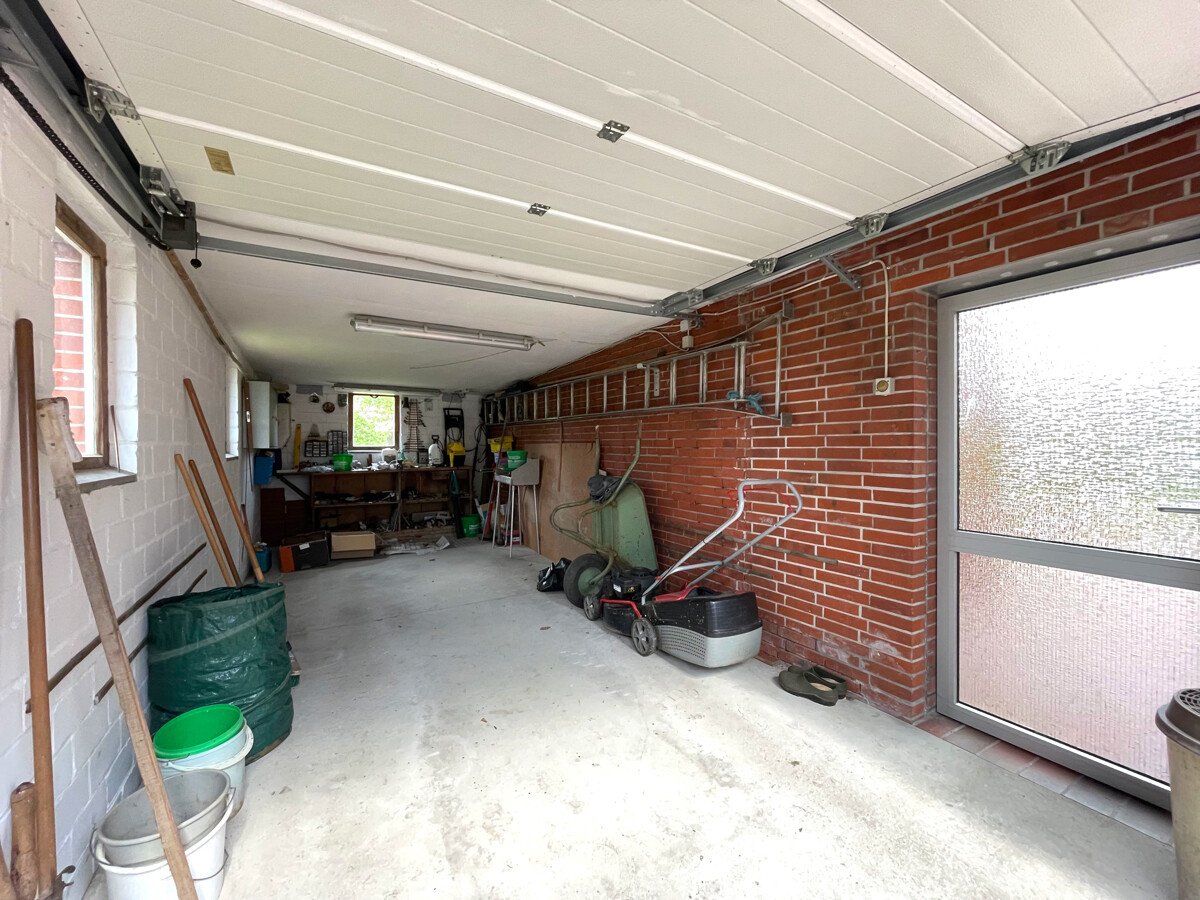 Große Garage mit Zugang Terrasse Große Garage mit Zugang Terrasse