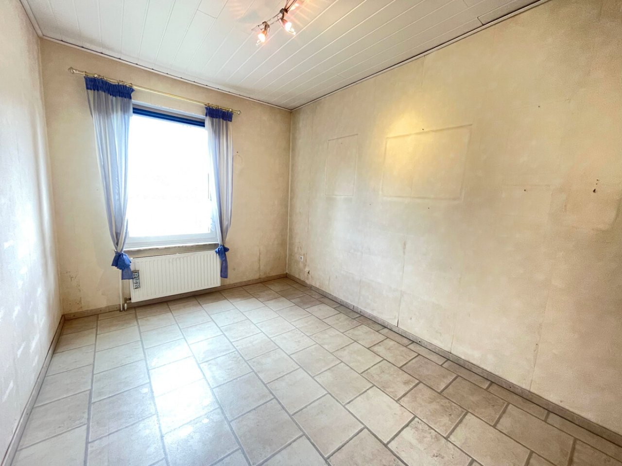 Schlaf- bzw. Gästezimmer oder Büro EG Schlaf- bzw. Gästezimmer oder Büro EG