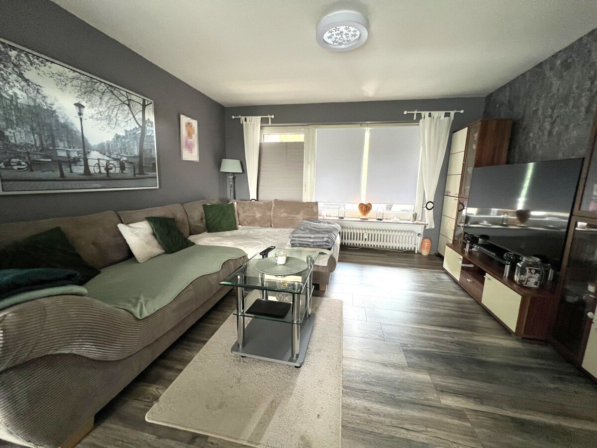 Wohnzimmer mit Zugang Balkon Wohnzimmer mit Zugang Balkon