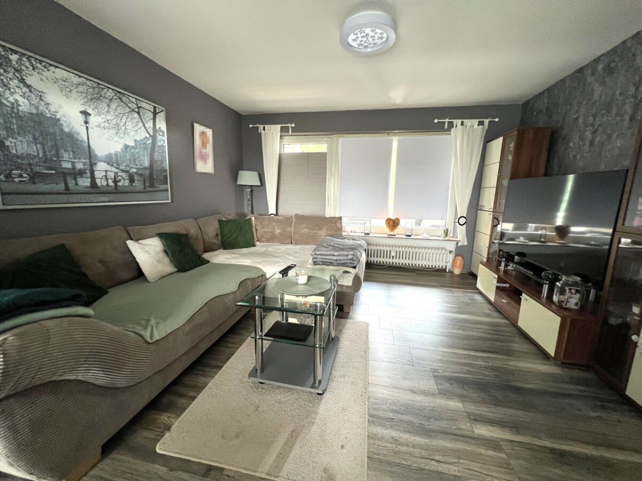 Wohnzimmer mit Zugang Balkon Wohnzimmer mit Zugang Balkon