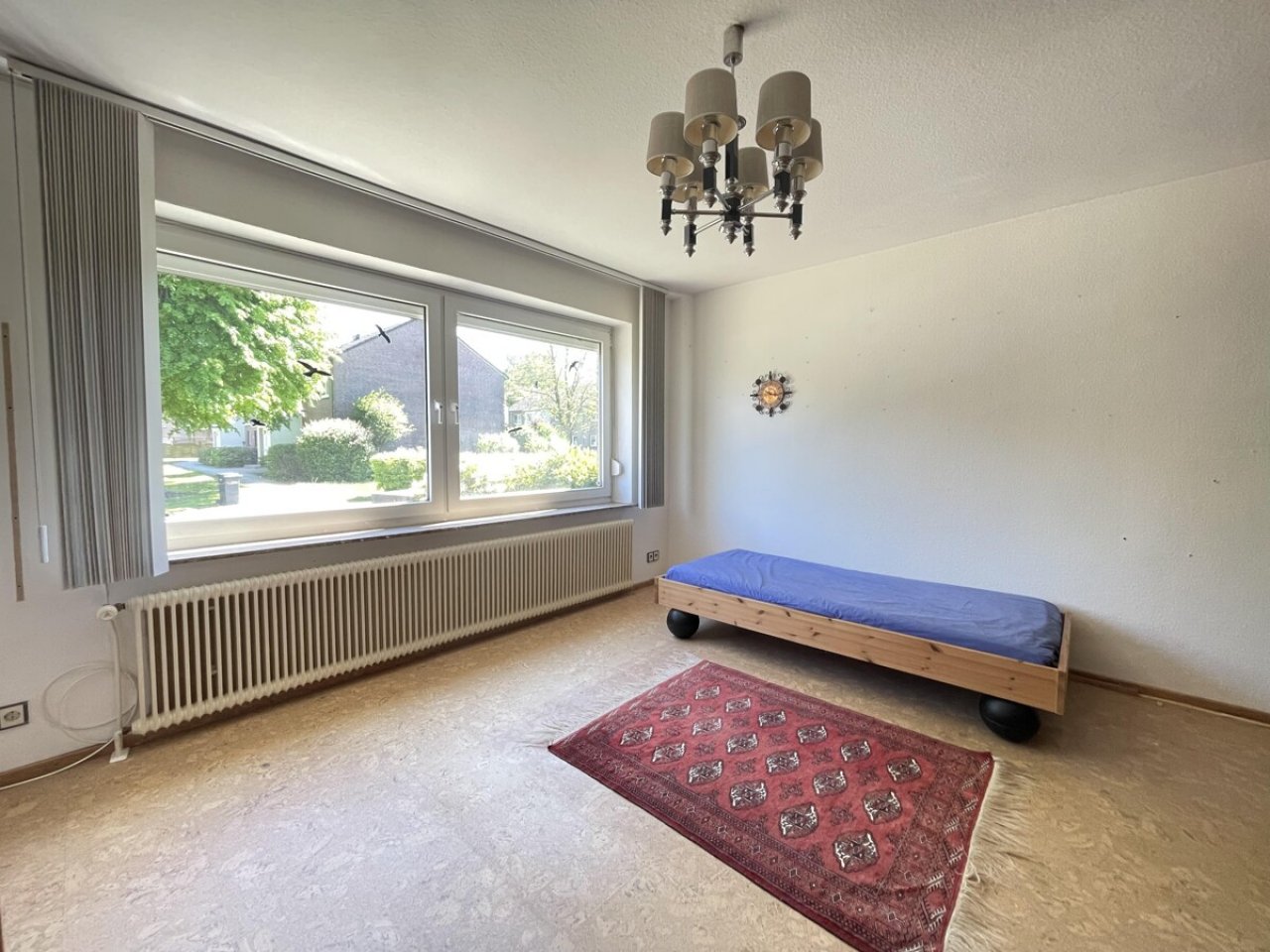 Schlafzimmer bzw. großes Büro EG Schlafzimmer bzw. großes Büro EG