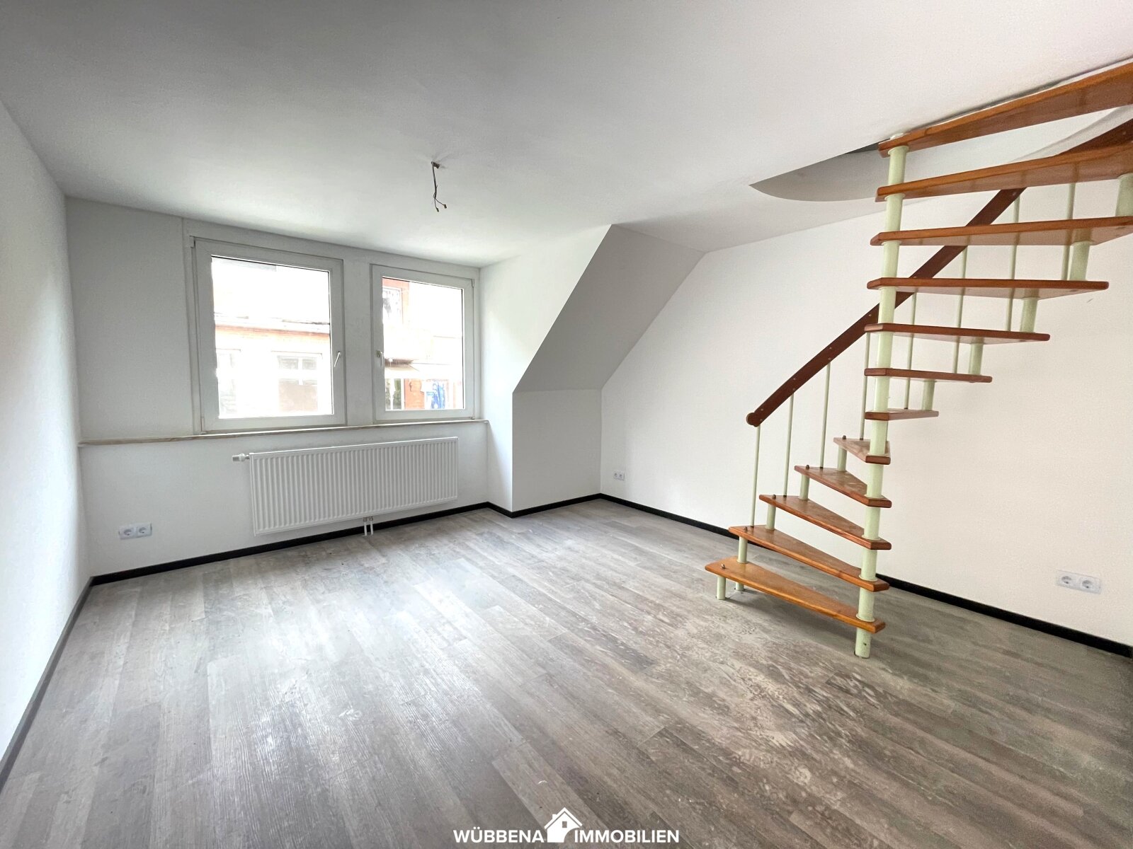 Büro mit Zugang zum ausgebautem Dachboden Büro mit Zugang zum ausgebautem Dachboden