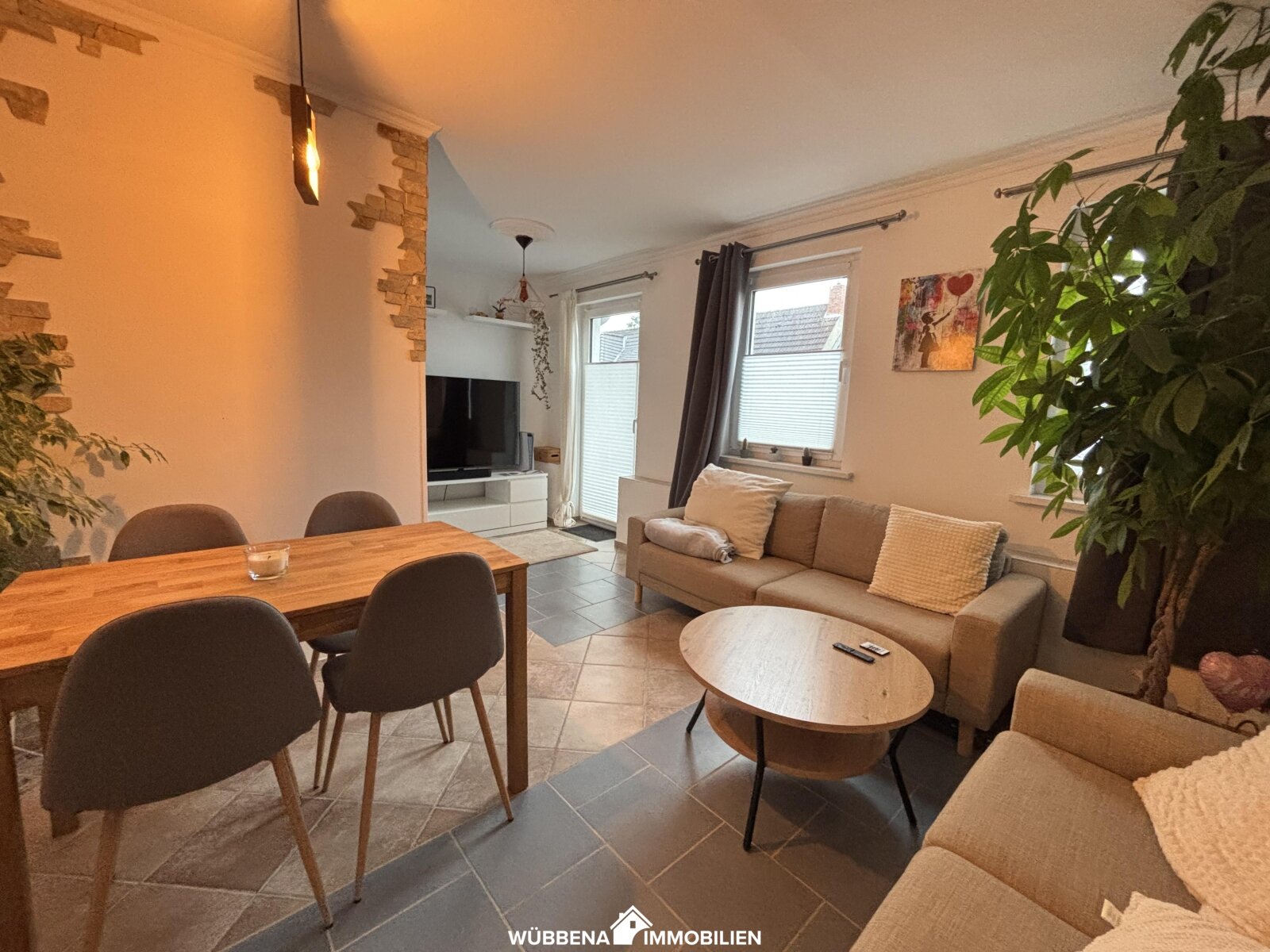 Attraktive Maisonettewohnung auf drei Etagen mit Einbauküche und drei Balkonen Attraktive Maisonettewohnung auf drei Etagen mit Einbauküche und drei Balkonen