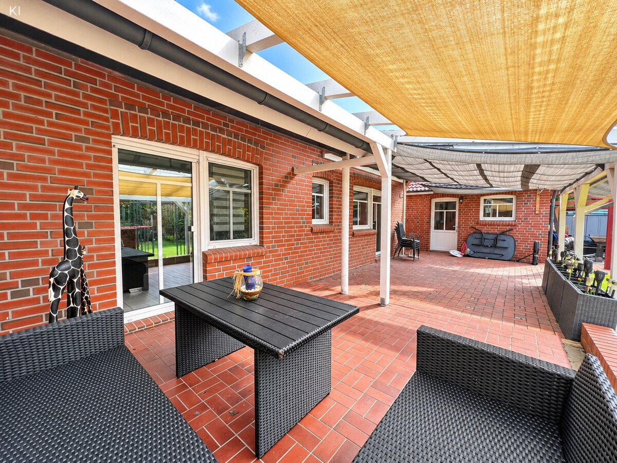 Große und Überdachte Terrasse Große und Überdachte Terrasse