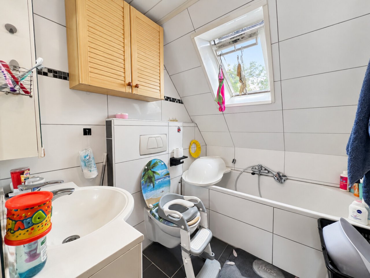 Badezimmer mit Badewanne OG